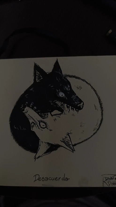 Dibujo tradicional a bolígrafo, blanco y negro. Un lobo negro y un lobo blanco mordíendose mutuamente como el Ying y el Yang.
